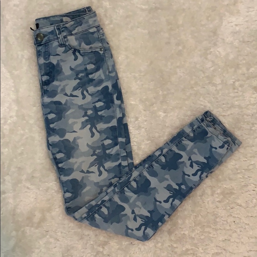 FOREVER 21 army pattern jeans
